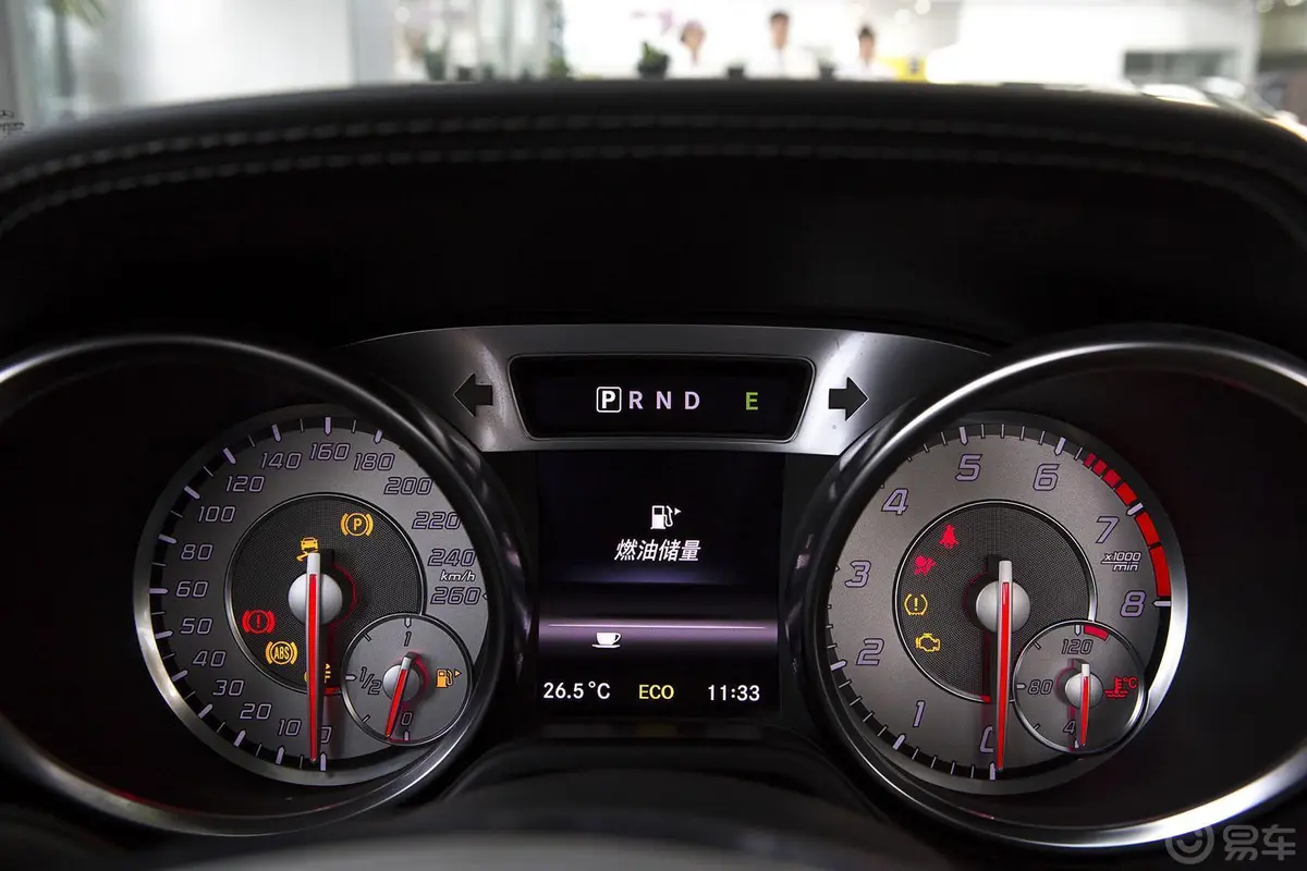 奔驰SL级350 时尚型仪表盘背光显示