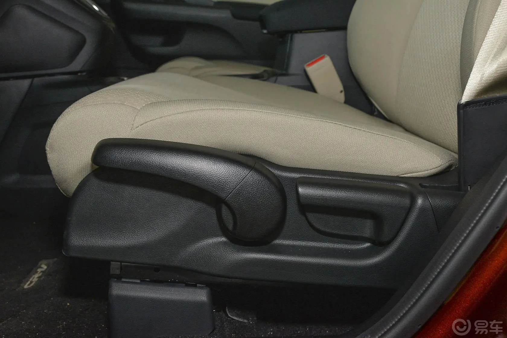 本田CR-V2.0L 两驱 都市版座椅调节键