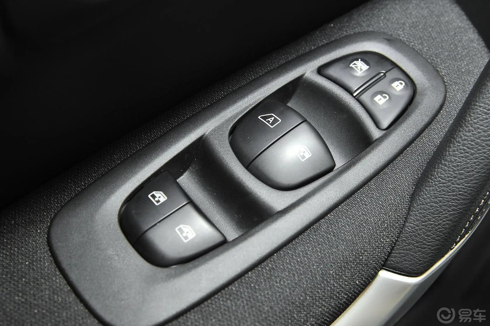 科雷嘉2.0L 两驱 舒适版车窗升降键