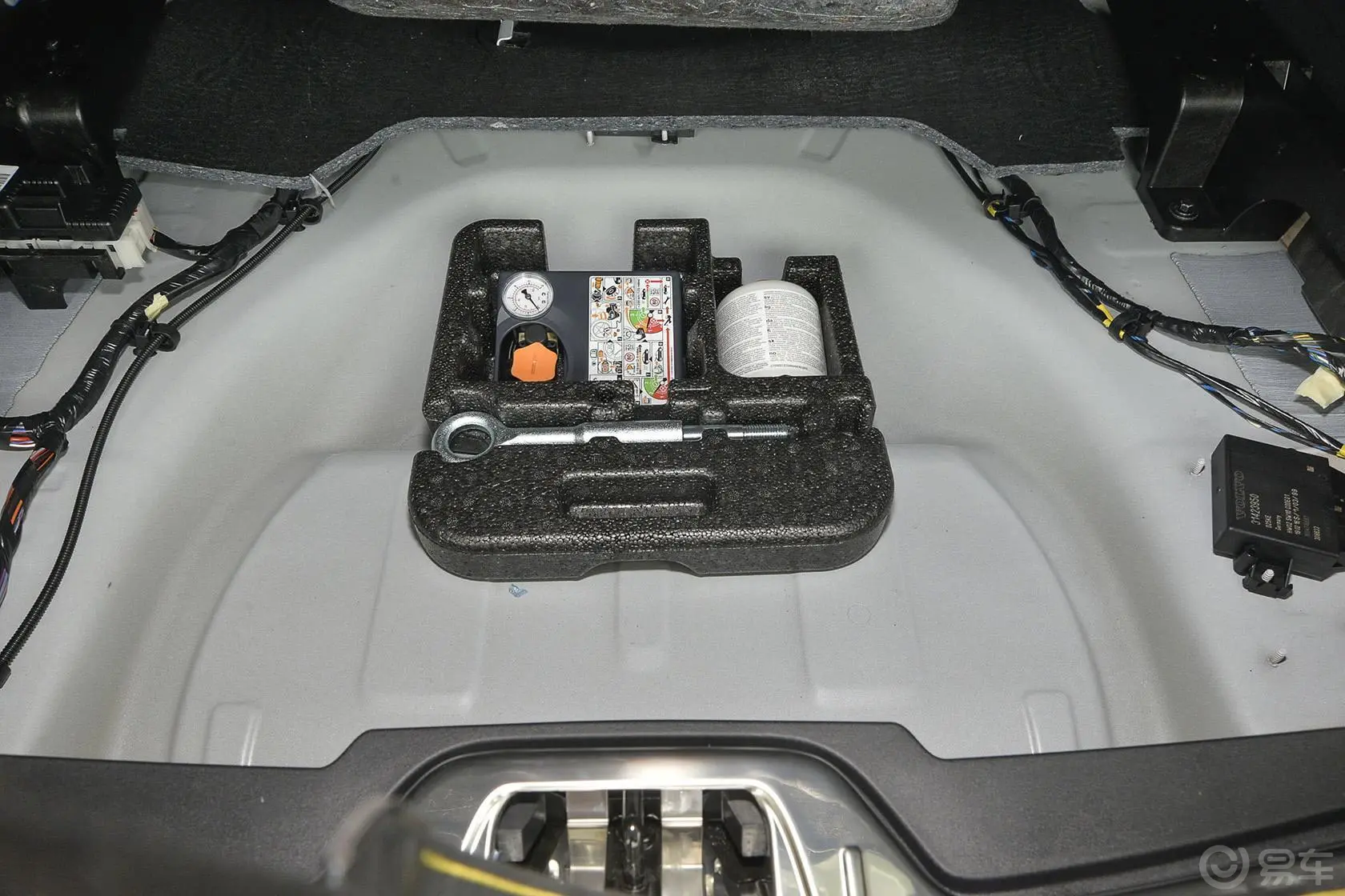 沃尔沃V60T6 AWD 个性运动版空间