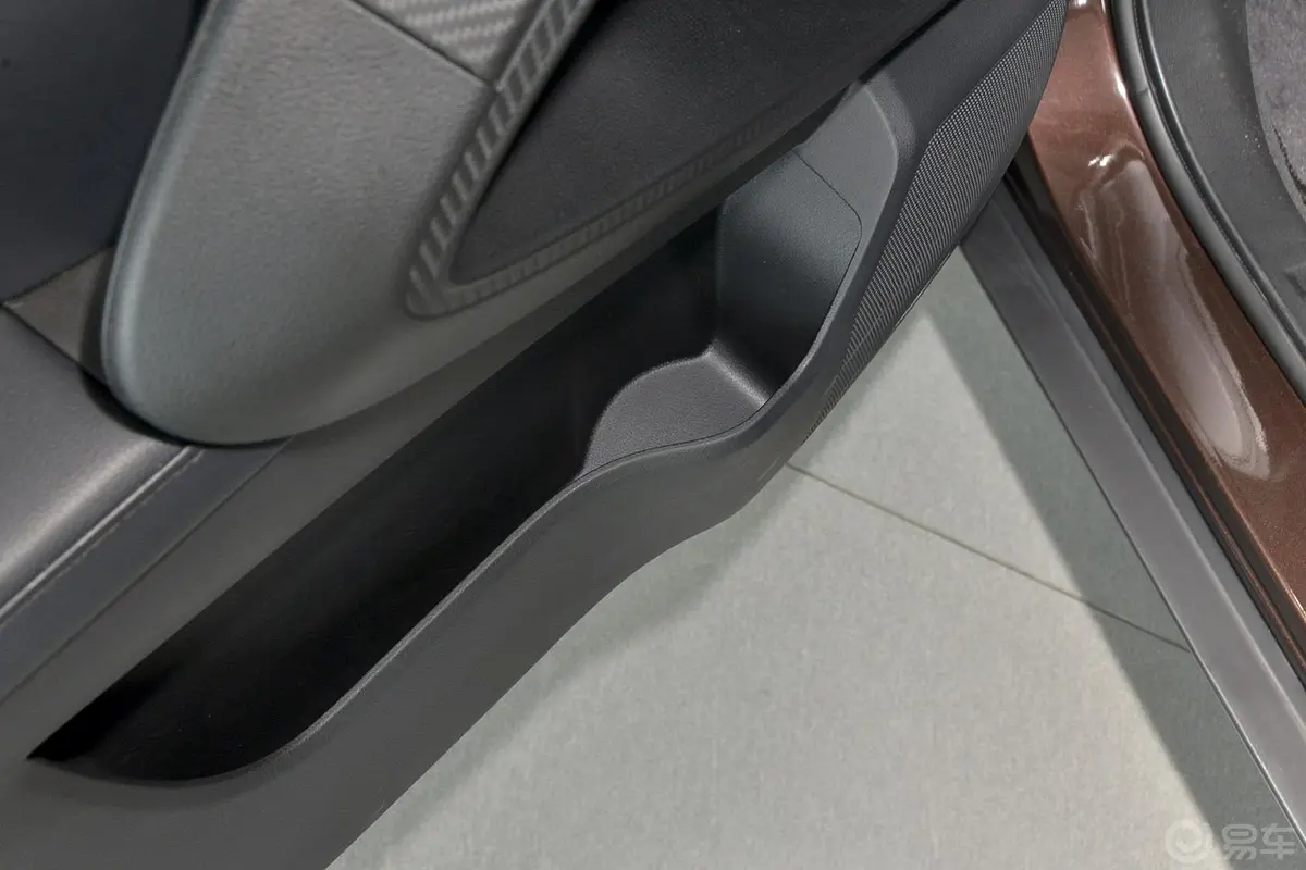 优6 SUV1.8T 自动 时尚升级型驾驶员门储物盒