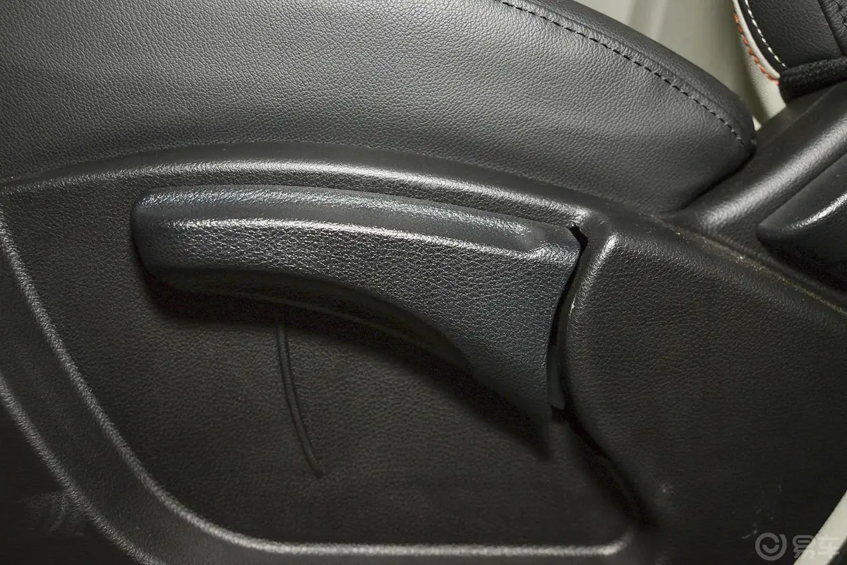 景逸XV1.6L CVT 舒适版座椅调节键