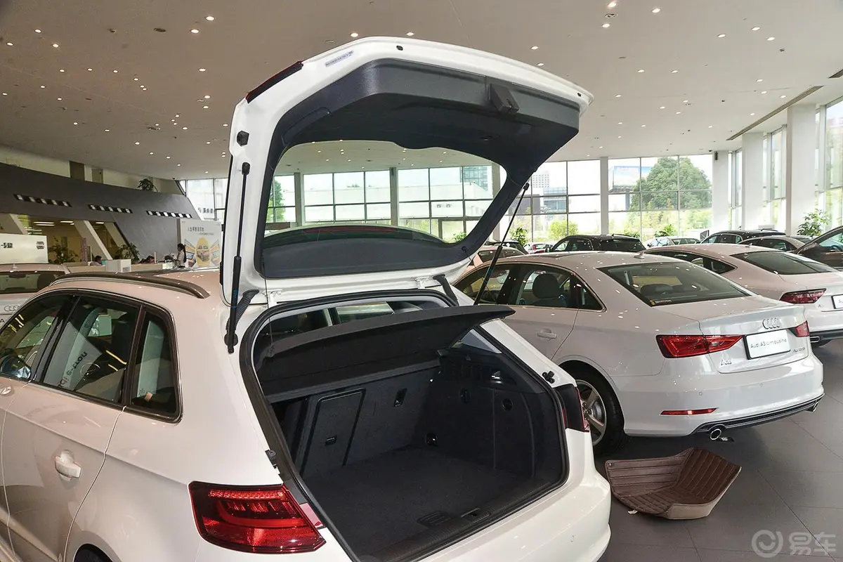 奥迪A3 插电混动(进口)Sportback e-tron 舒适型行李厢开口范围