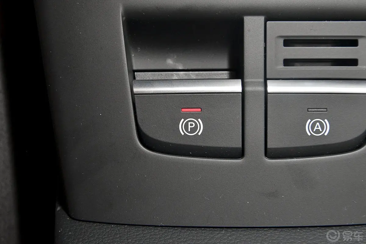 奥迪A3 插电混动(进口)Sportback e-tron 舒适型驻车制动（手刹，电子，脚刹）