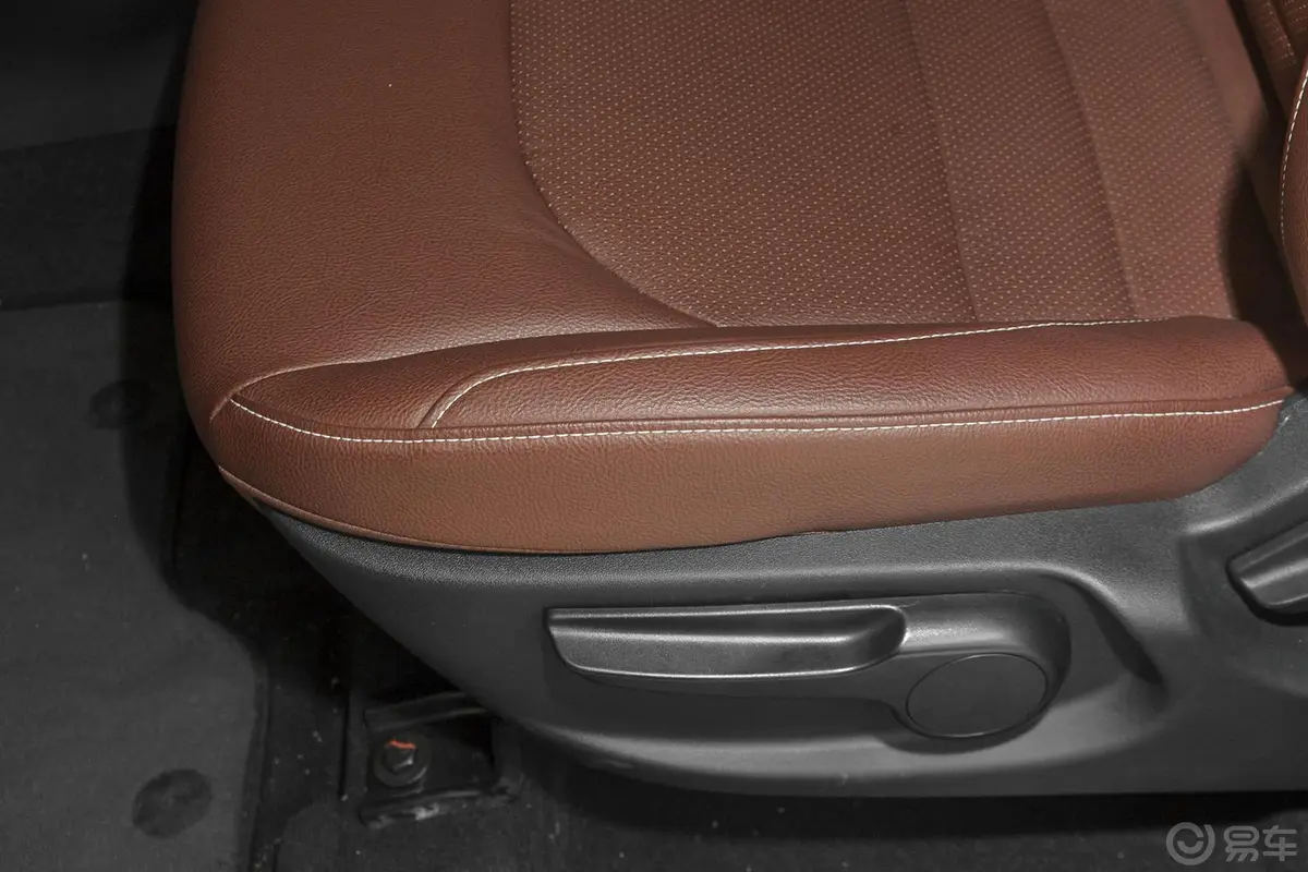 众泰T600家用版 2.0T 手动 豪华型座椅调节键