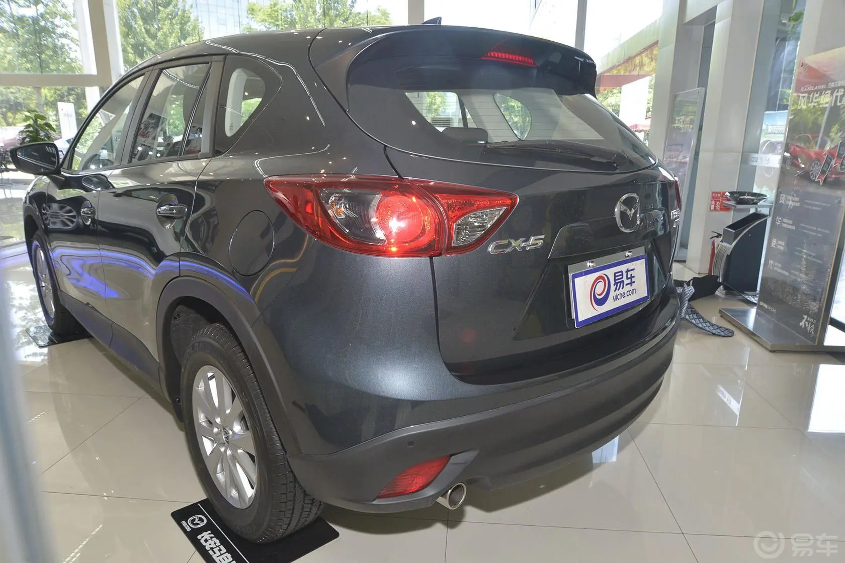 马自达CX-52.0L 手自一体 两驱 都市版侧后45度车头向左水平