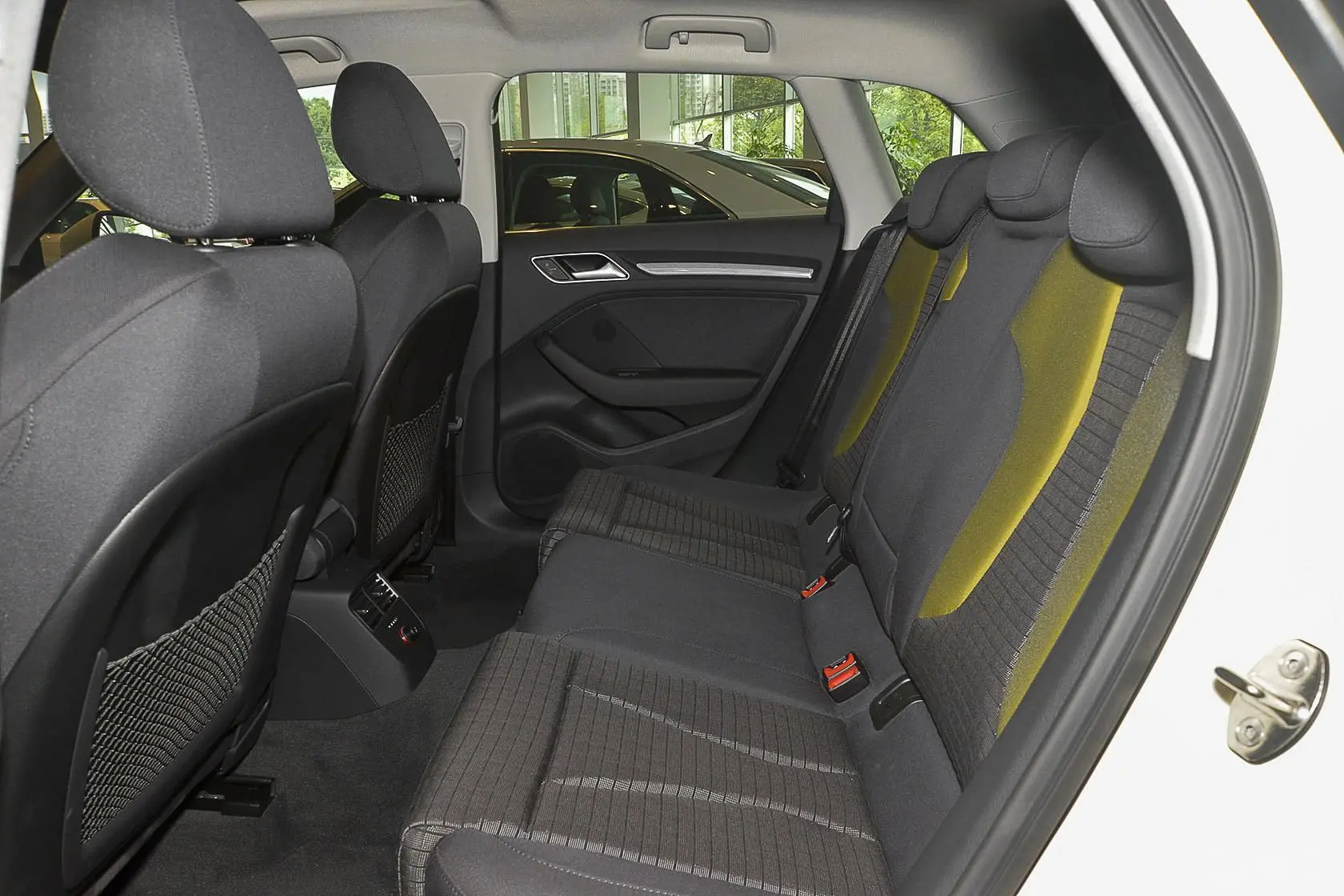 奥迪A3 插电混动(进口)Sportback e-tron 舒适型后排空间体验