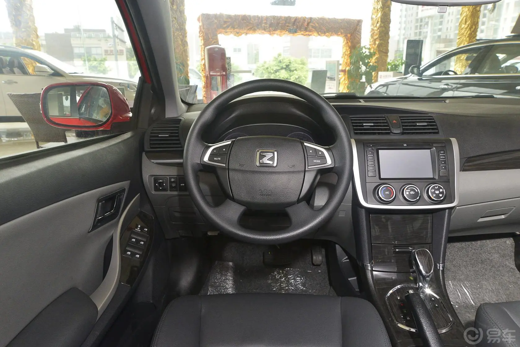 众泰Z300新视界版 1.6L 自动 豪华型驾驶位区域