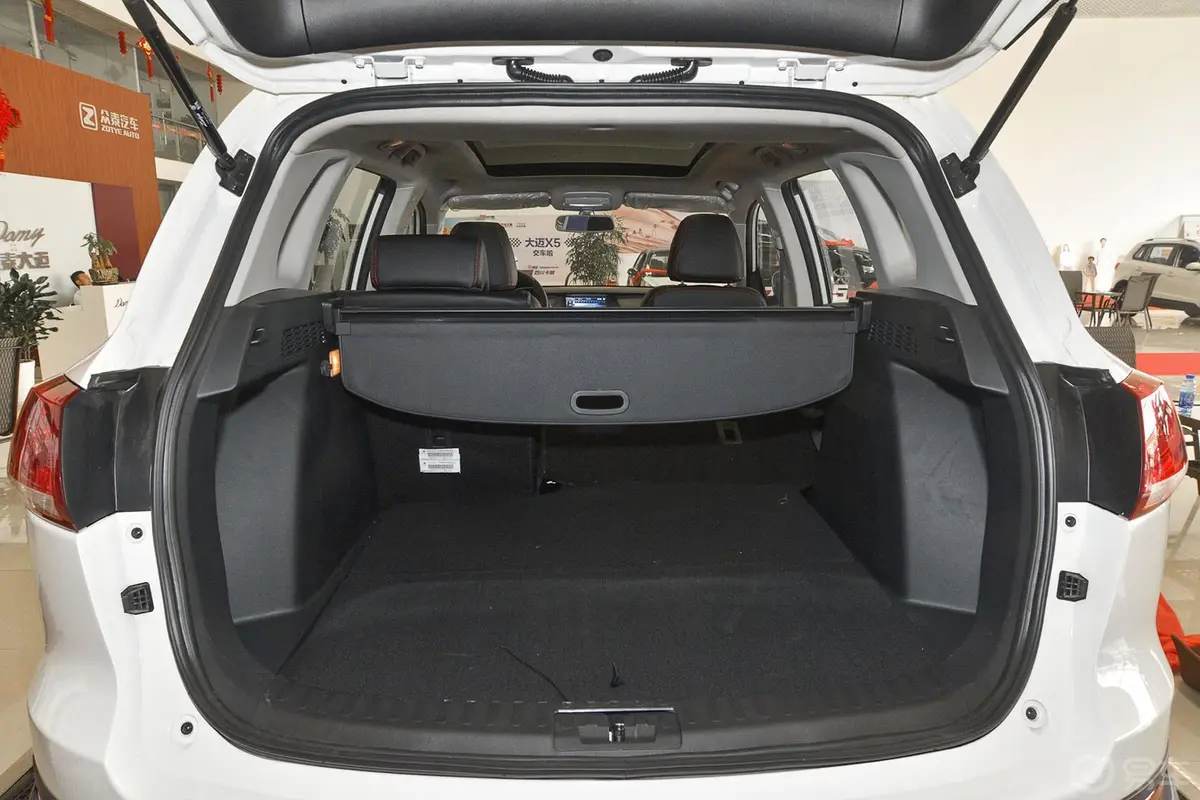 大迈X51.5T 手动 至尊型 国五行李箱空间