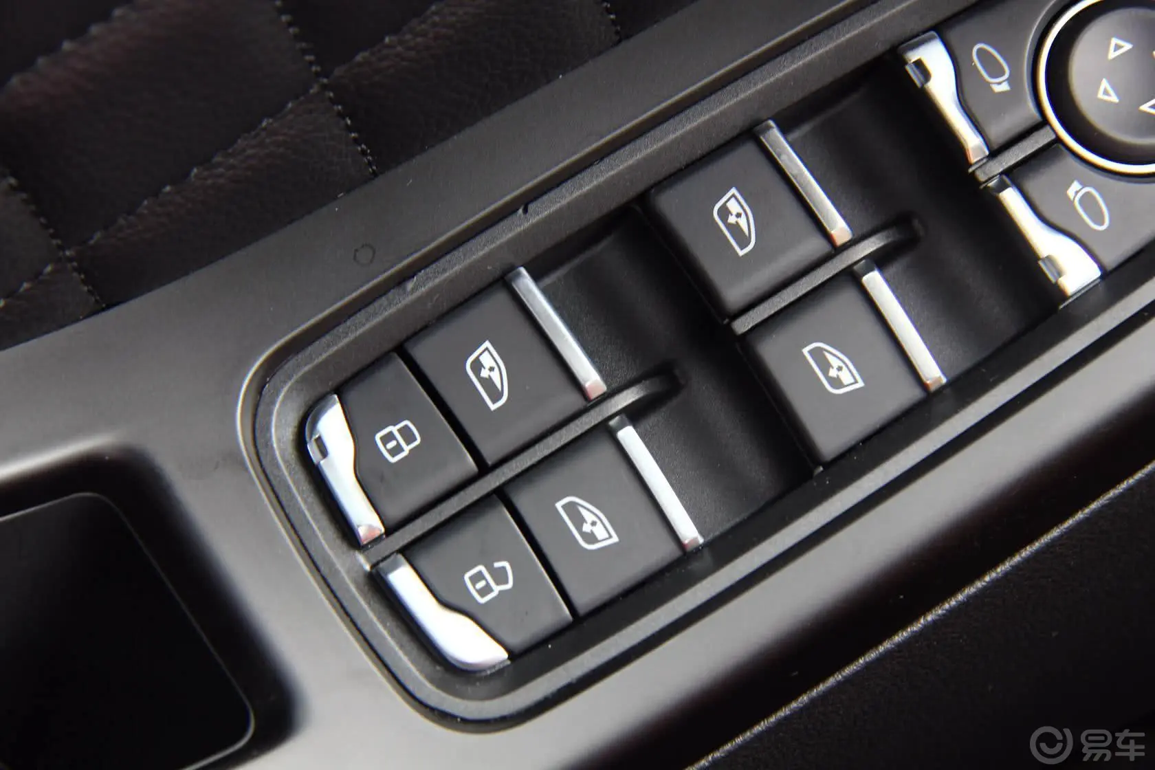 众泰Z5001.5T CVT 精英型车窗升降键