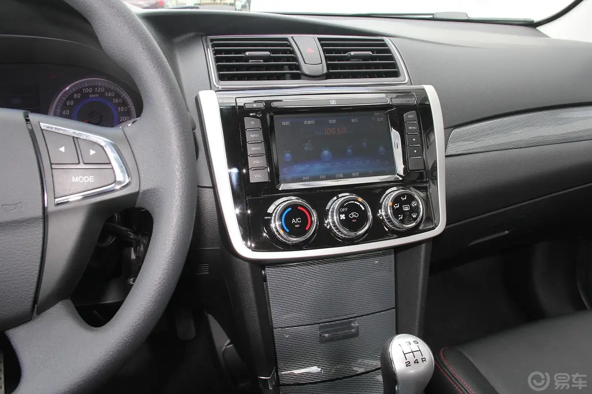 众泰Z3001.5L 手动 尊享版中控台驾驶员方向