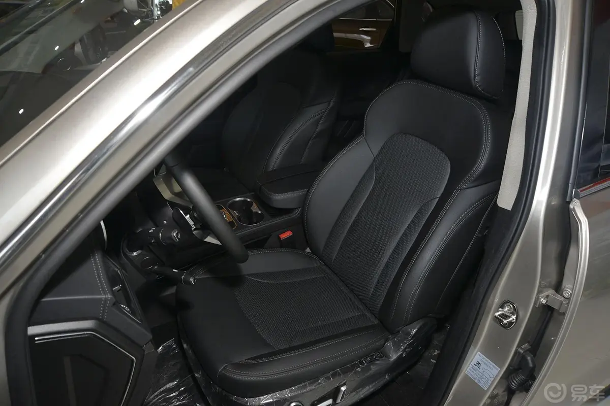 众泰T600运动版 2.0T 双离合 尊享版驾驶员座椅