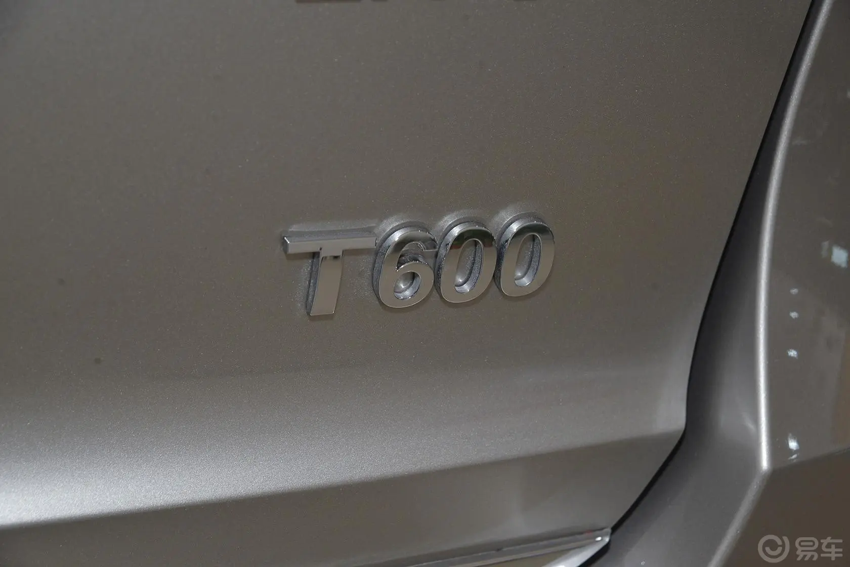 众泰T600运动版 2.0T 双离合 尊享版尾标
