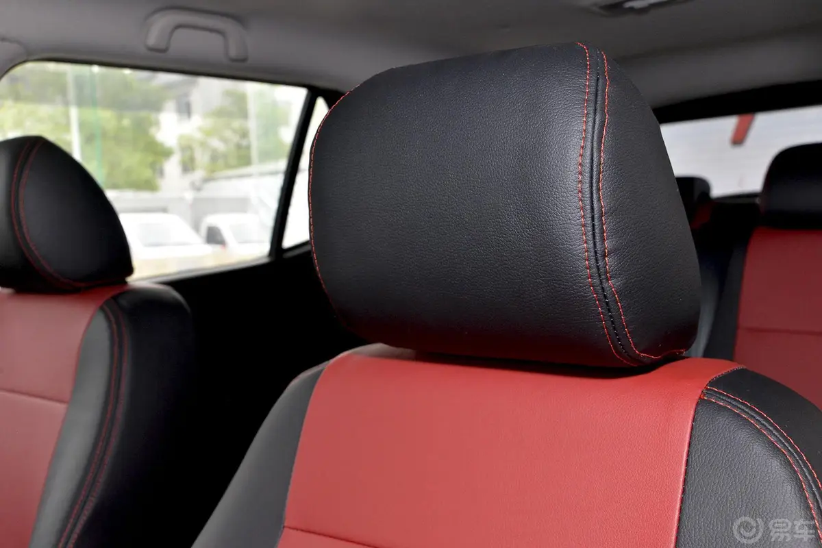 长安欧尚CX701.6L 手动 舒适版驾驶员头枕