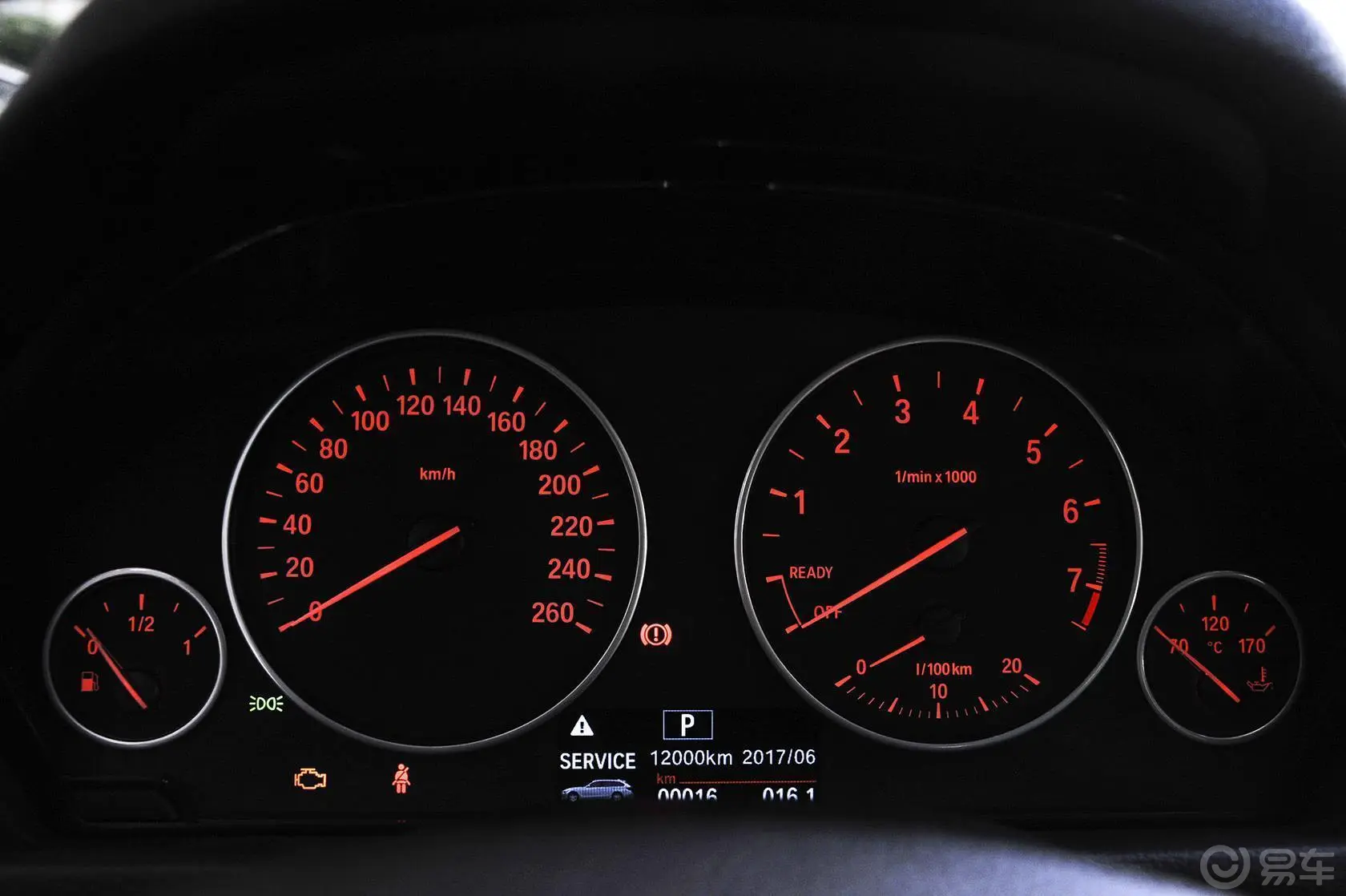 宝马3系(进口)320i 时尚型 旅行版仪表盘背光显示