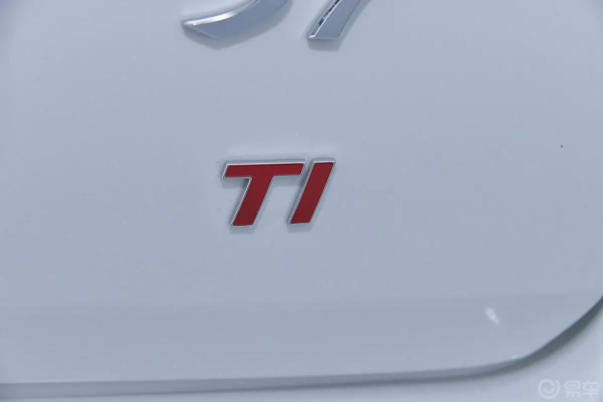 比亚迪S71.5T 手动 尊贵型 7座 升级版外观