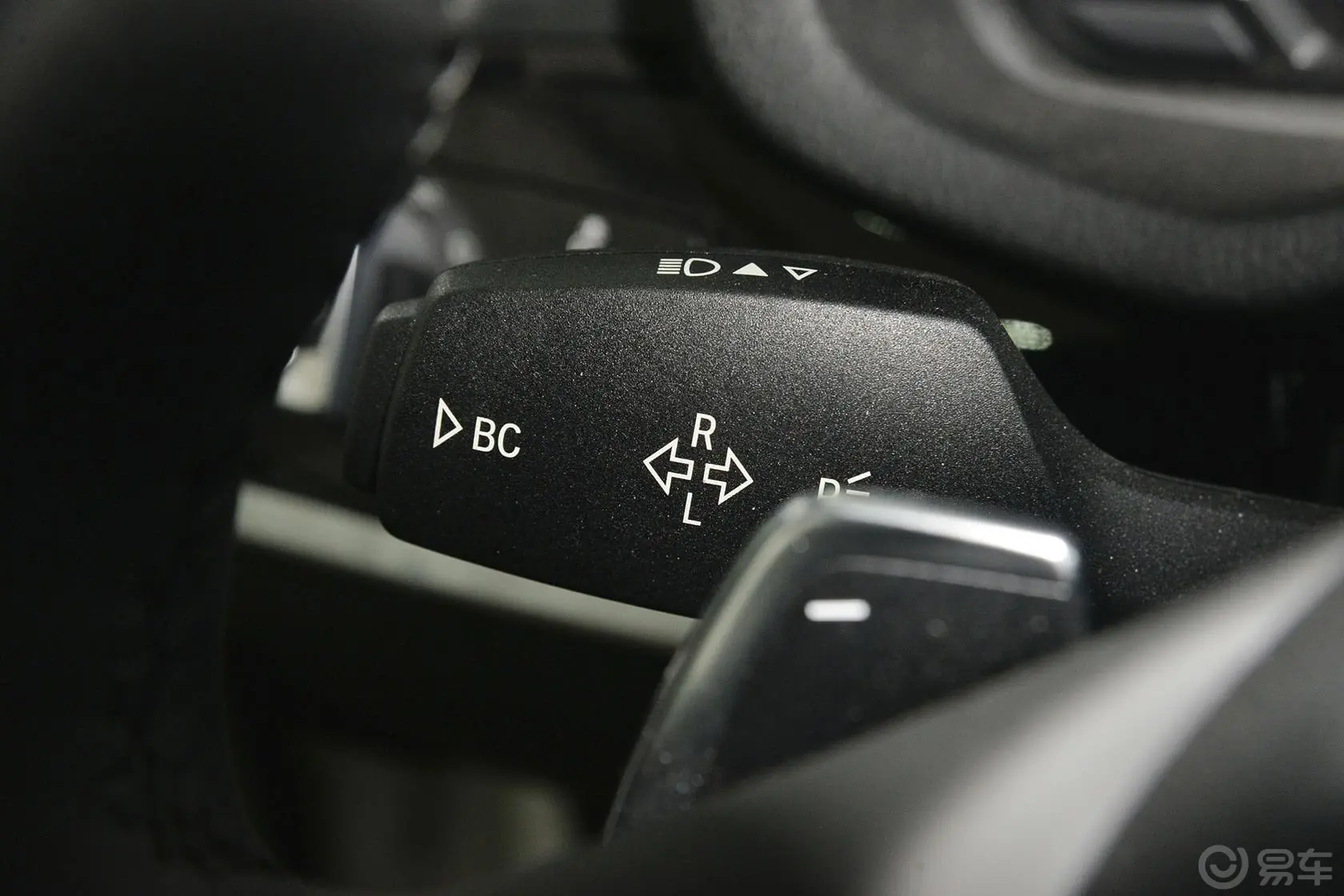 宝马X4xDrive28i M运动版大灯远近光调节柄