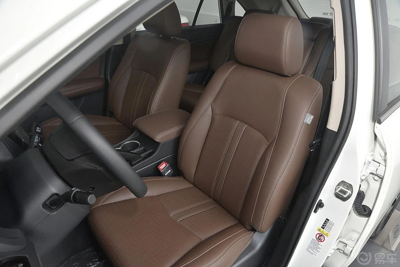 比亚迪S71.5T 手动 尊贵型 7座 升级版驾驶员座椅