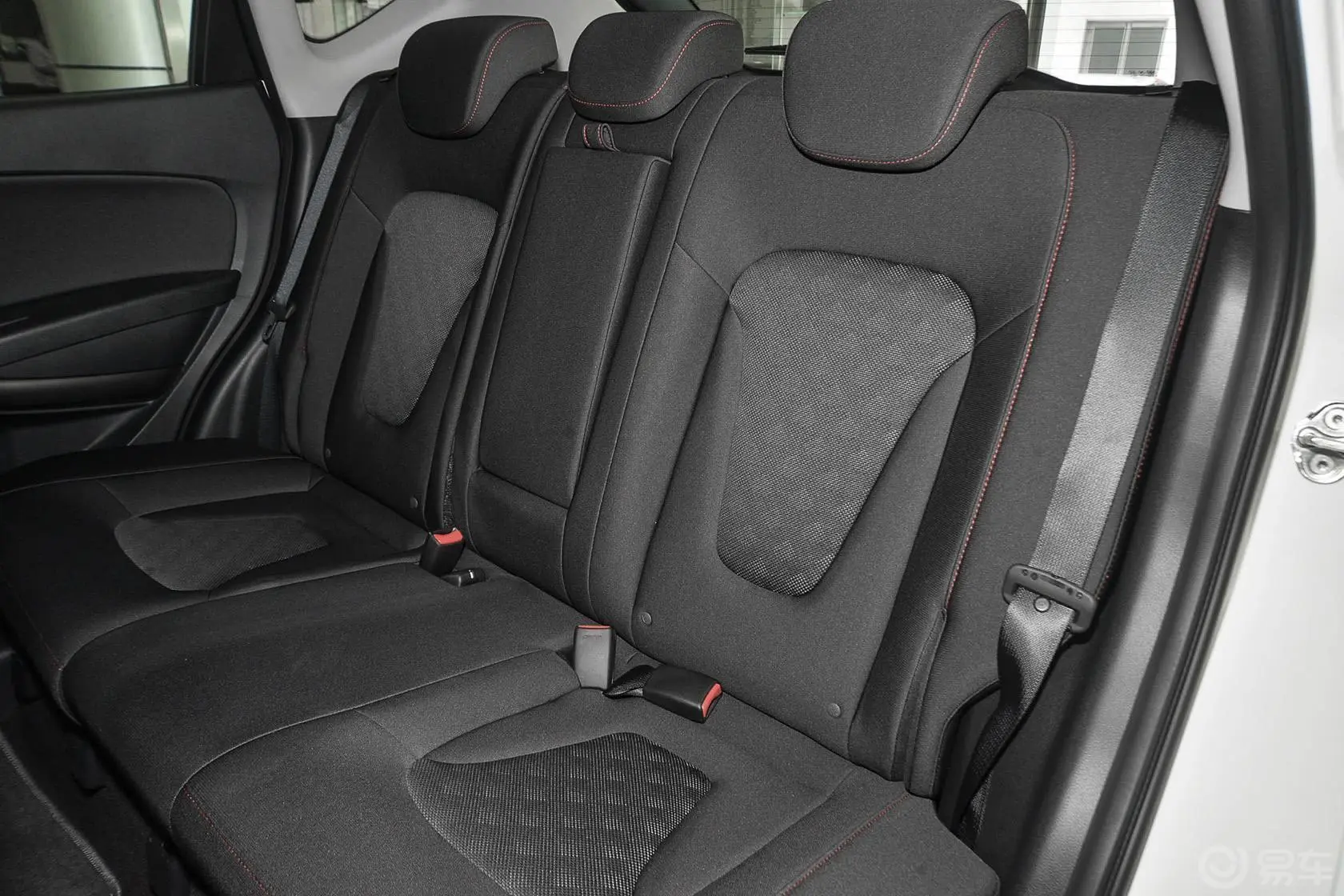 奔腾X802.0L 自动 舒适型后排座椅
