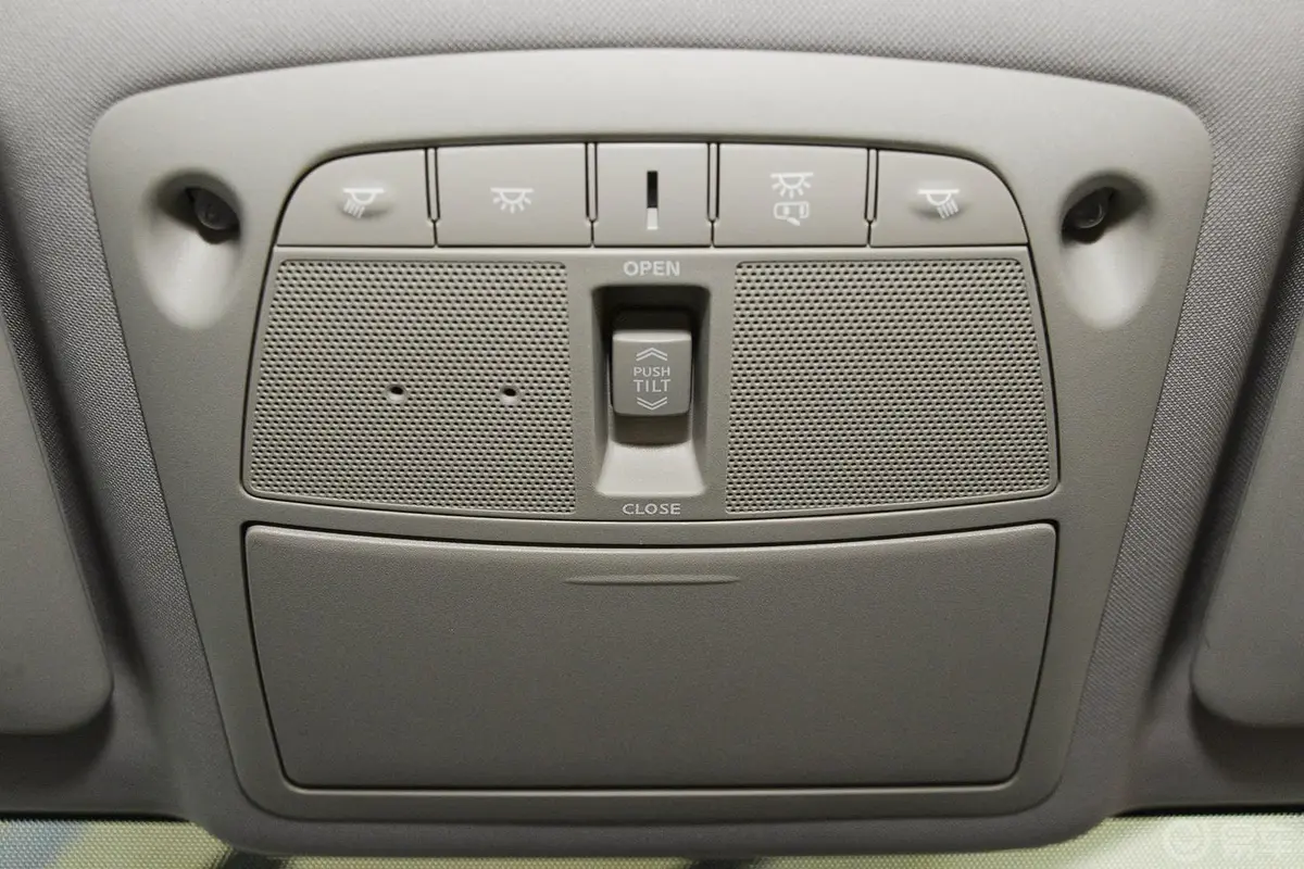 奇骏2.0L CVT 舒适版 两驱前排车顶中央控制区