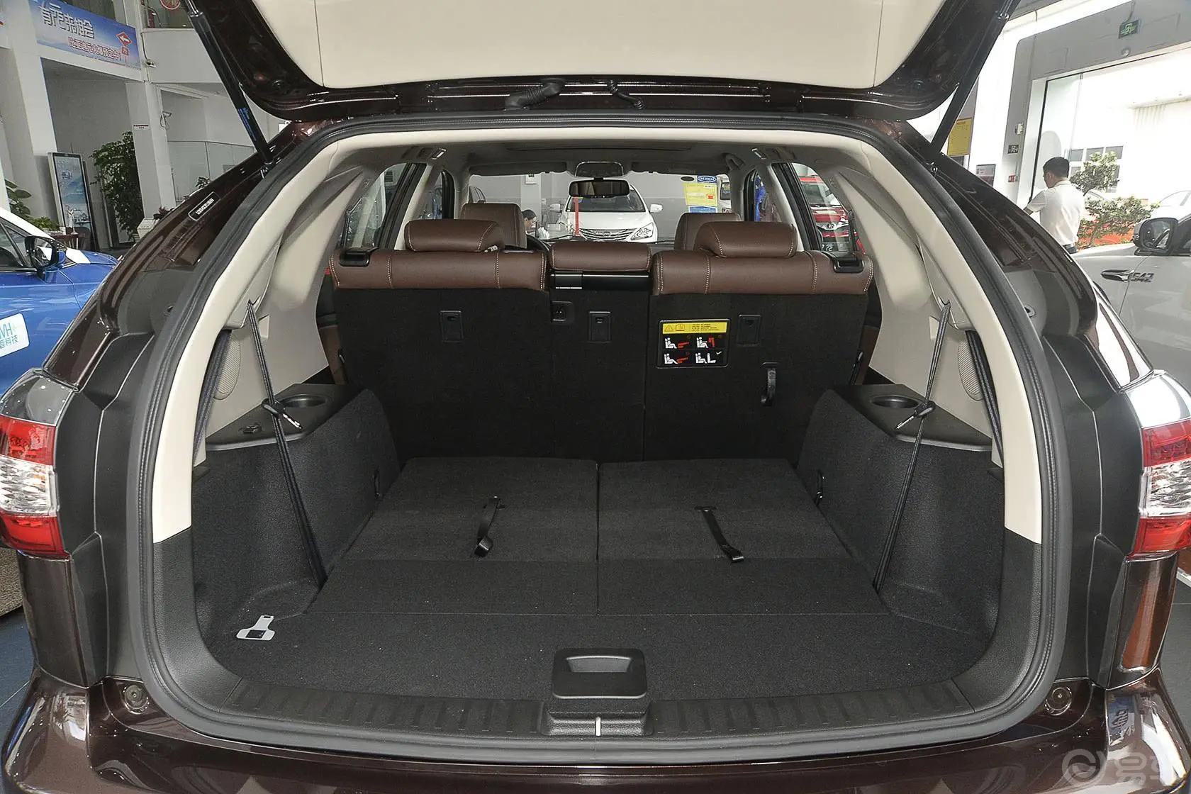 比亚迪S72.0TID 手自一体 尊贵型Plus 7座 升级版行李箱空间