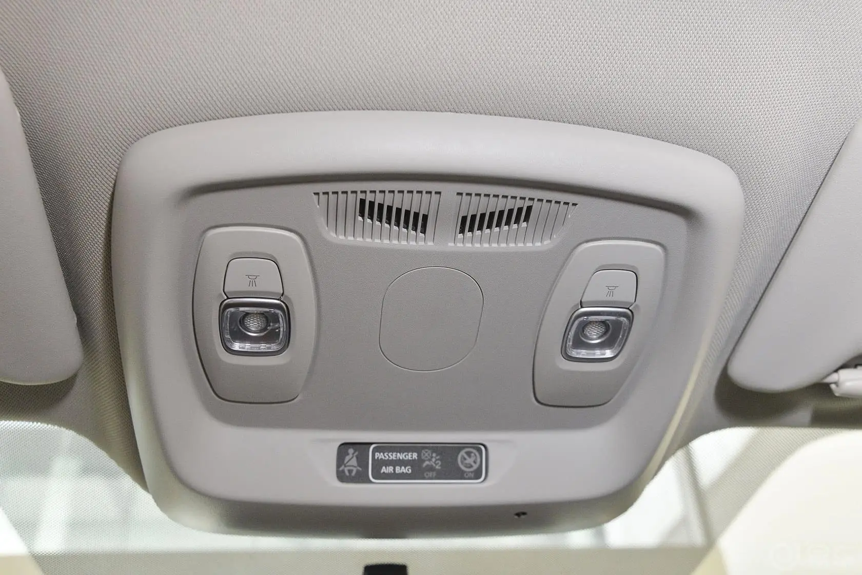 科雷嘉2.0L 两驱 舒适版前排车顶中央控制区