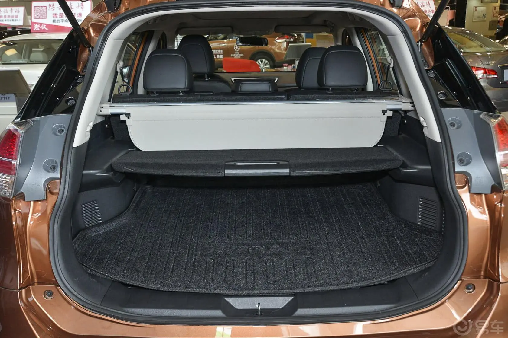 奇骏2.0L CVT 舒适版 两驱行李箱空间