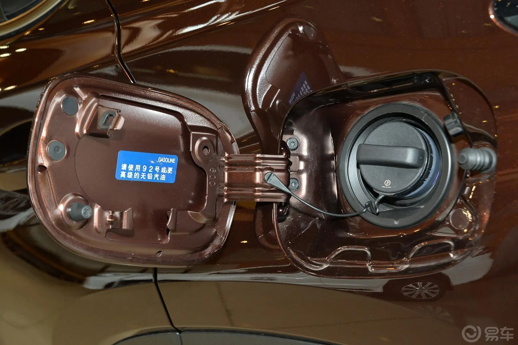 雷克萨斯NX300h 锋致版油箱盖
