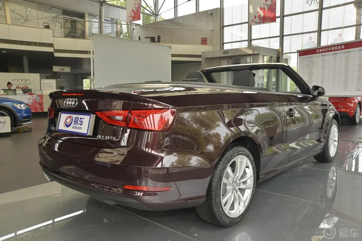 奥迪A3(进口)Cabriolet 40 TFSI侧后45度车头向右水平