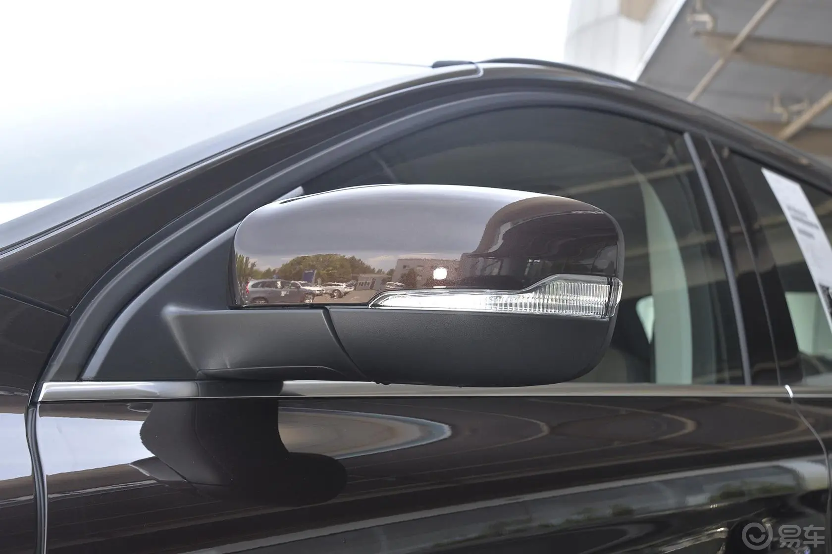 沃尔沃XC60T5 AWD 智越版后视镜转向灯（前）
