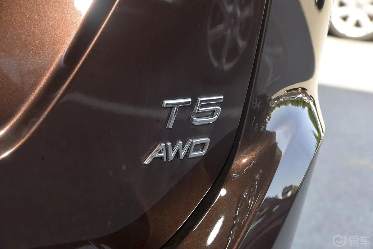 沃尔沃XC60T5 AWD 智越版尾标