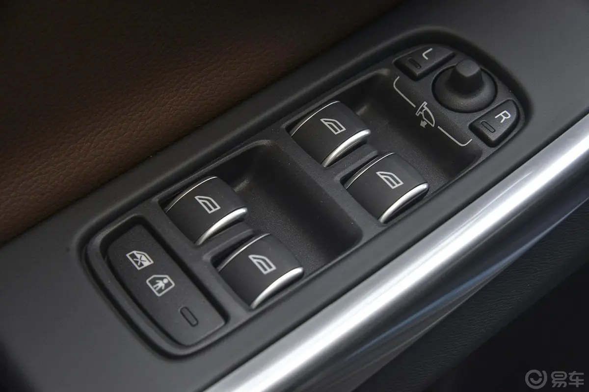 沃尔沃XC60T5 AWD 智驭版车窗升降键