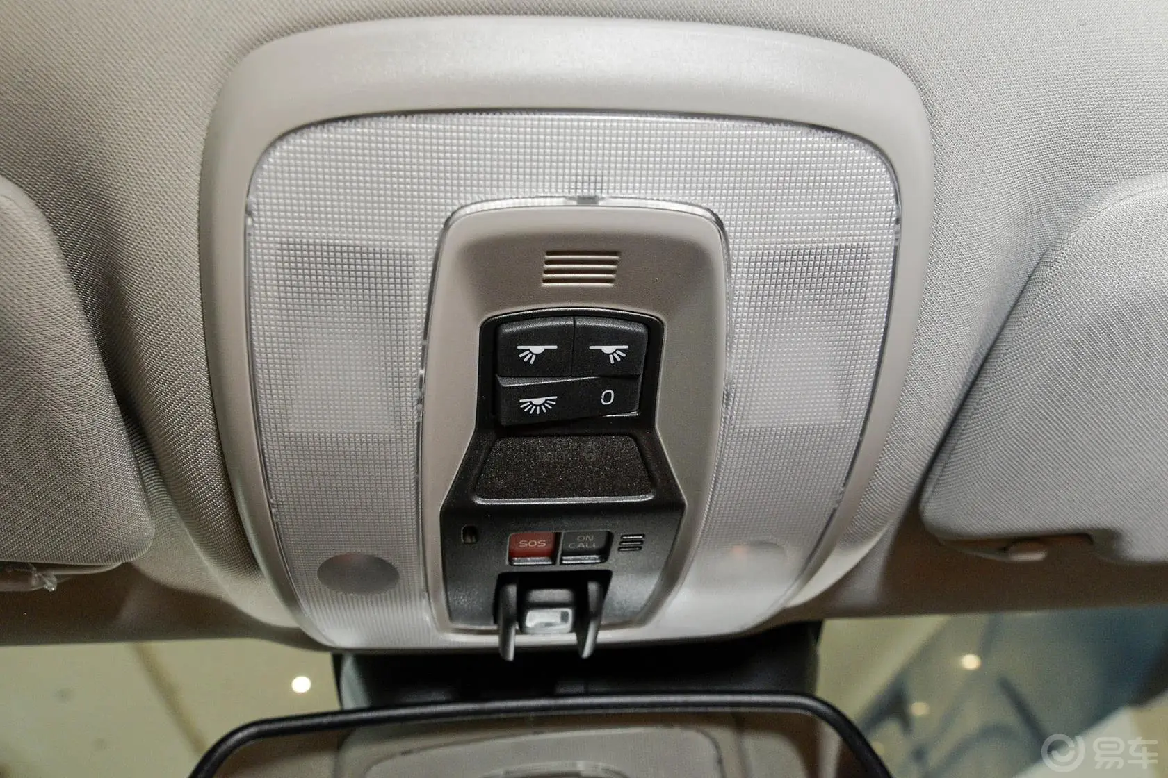 沃尔沃S60T5 智驭版前排车顶中央控制区