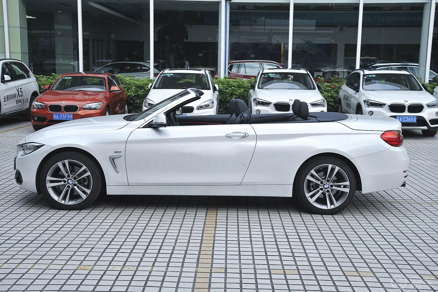 宝马4系敞篷轿跑车 428i xDrive 设计套装型外观