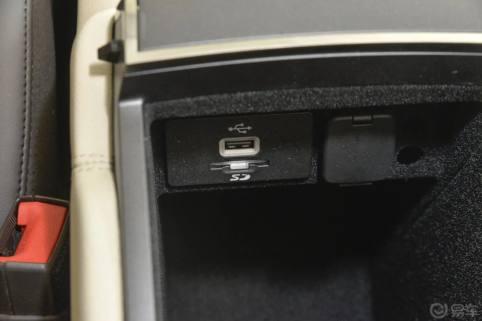 林肯MKC2.0T 两驱 尊雅版USB接口
