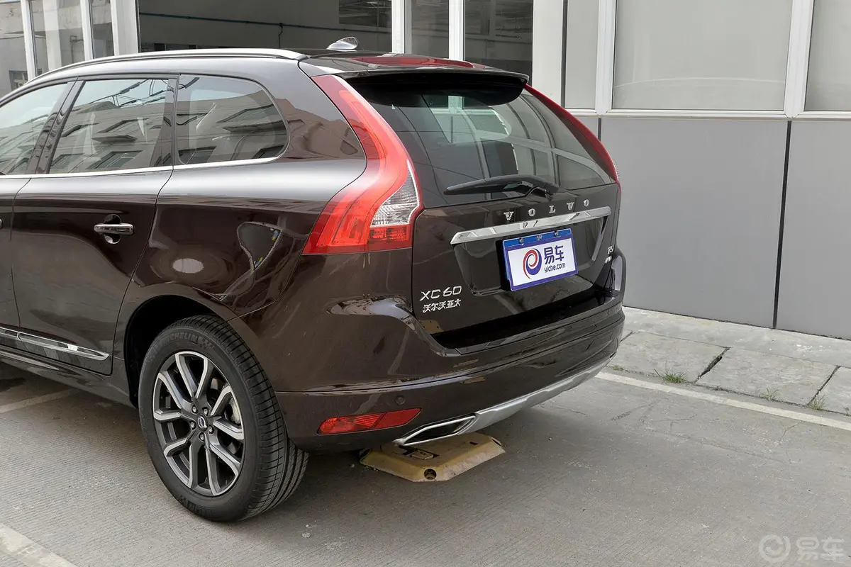 沃尔沃XC60T5 AWD 智驭版车尾局部