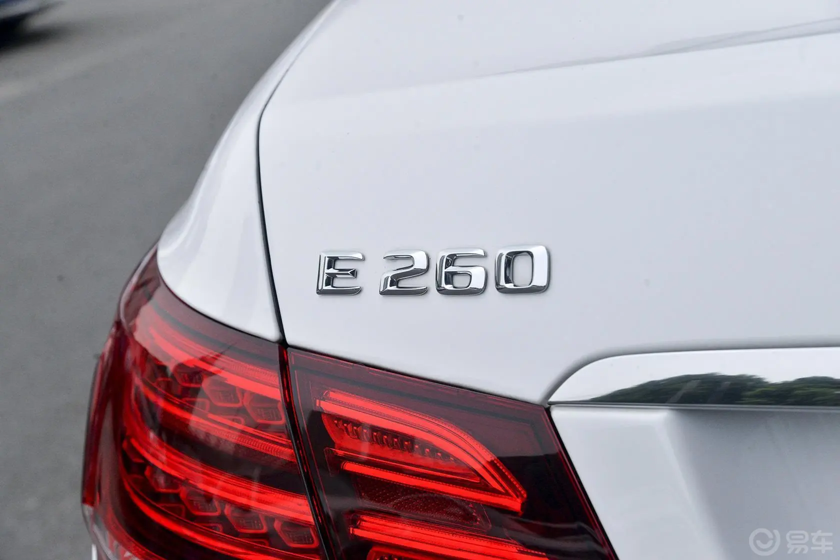 奔驰E级(进口)E260 Coupe 敞篷版尾标