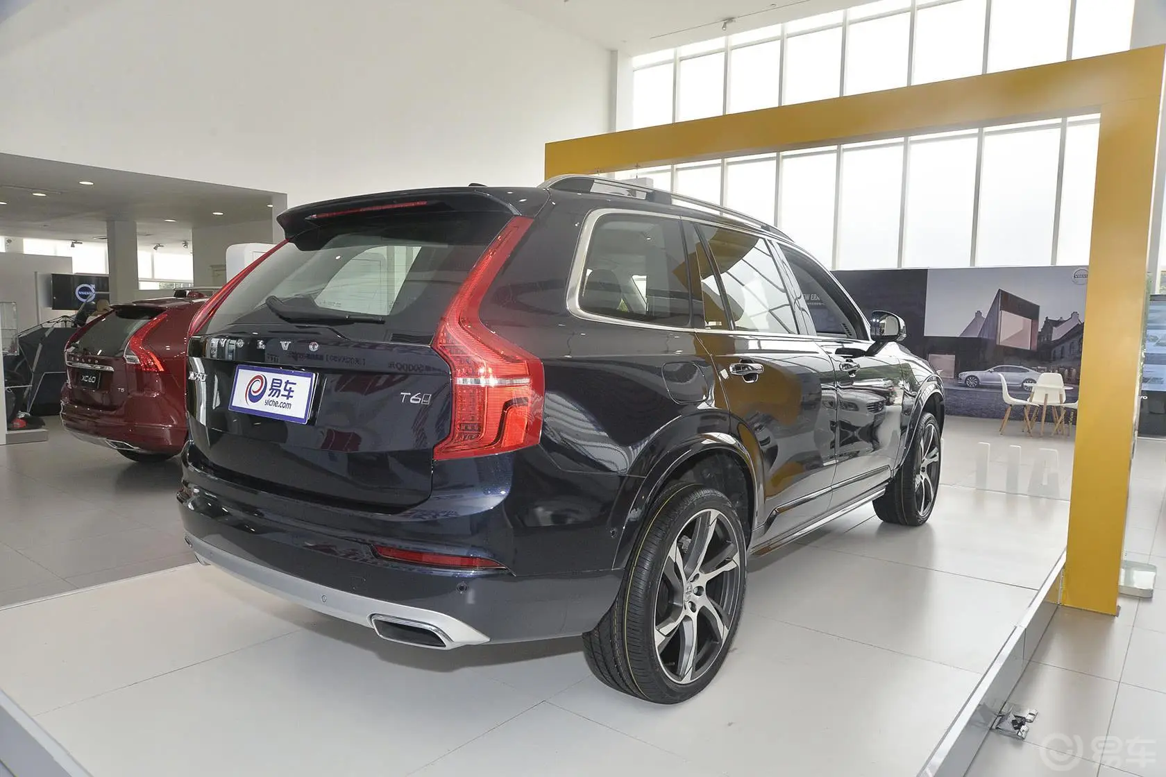 沃尔沃XC902.0T T6 智雅版 七座侧后45度车头向右水平