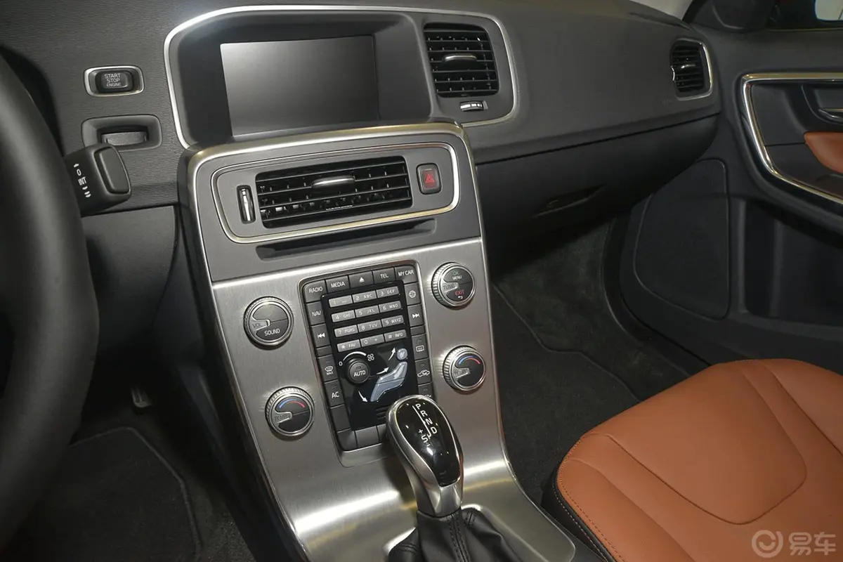 沃尔沃S60T3 智进版中控台驾驶员方向