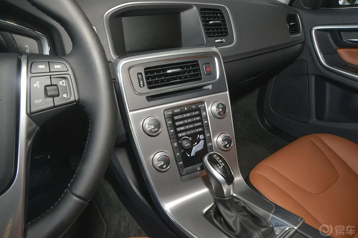 沃尔沃S60T4 智远版中控台驾驶员方向