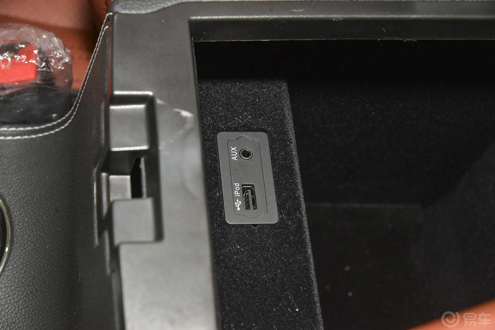众泰T6002.0T 双离合 尊贵版USB接口