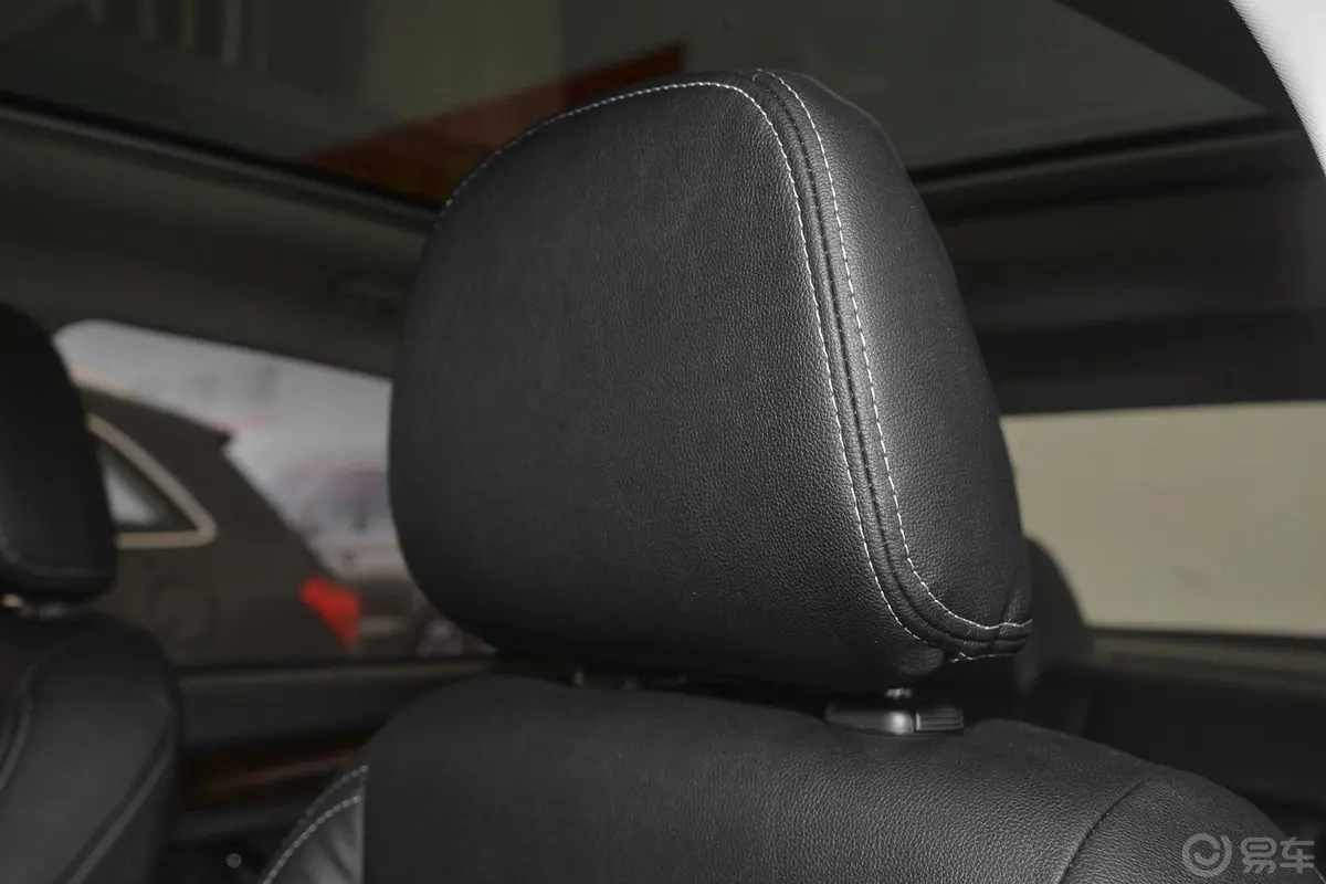众泰Z5001.5T CVT 尊贵型驾驶员头枕