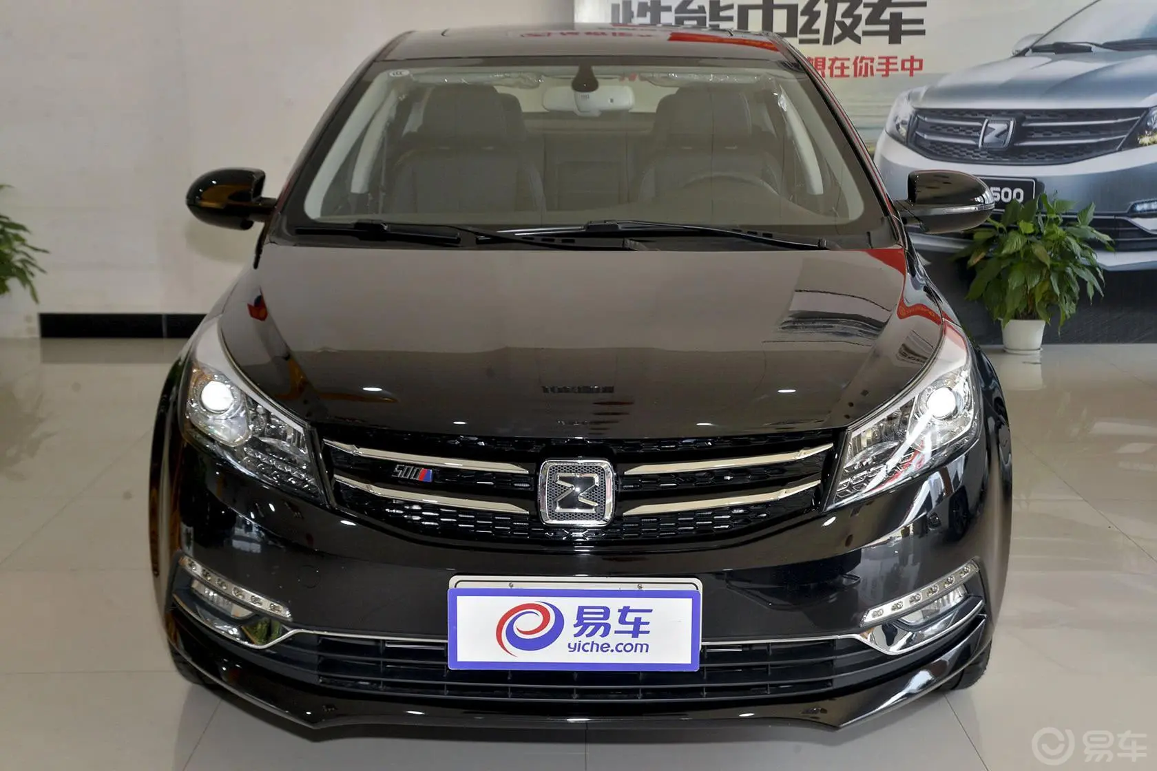 众泰Z5001.5T CVT 尊贵型正前水平