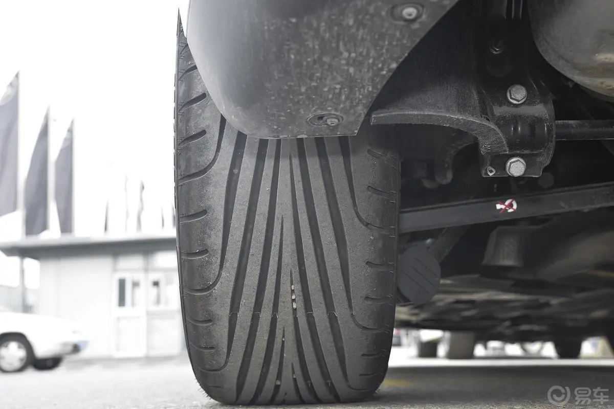 雪铁龙C51.8THP 自动 尊贵版轮胎花纹