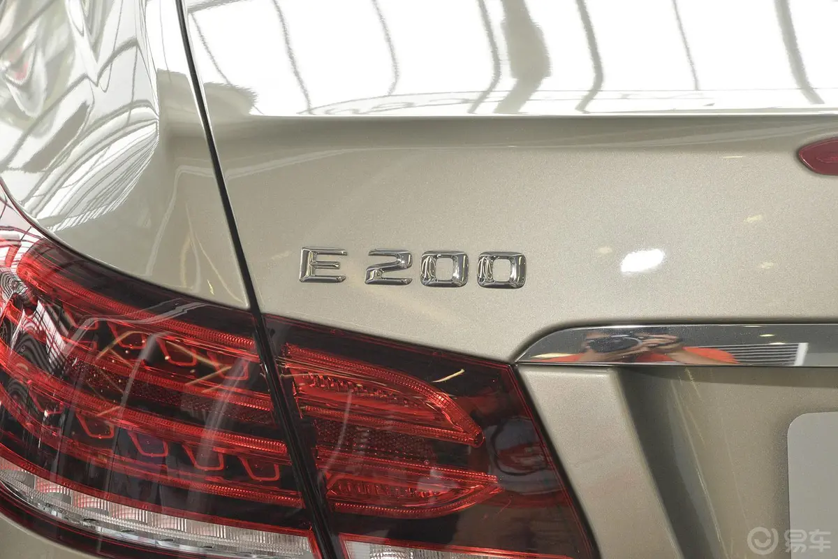 奔驰E级(进口)E200 Coupe尾标