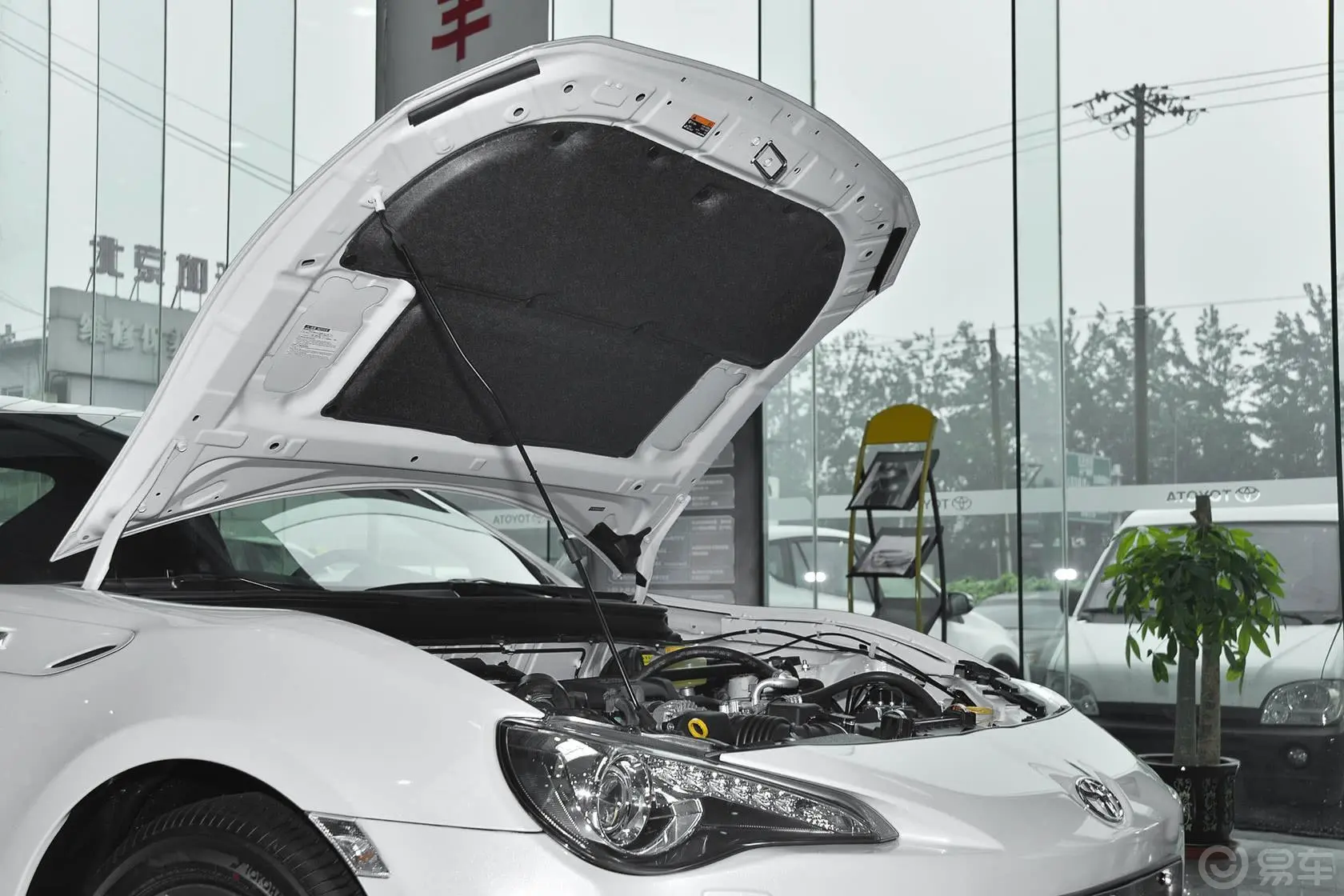 丰田862.0L 自动 豪华型发动机盖开启