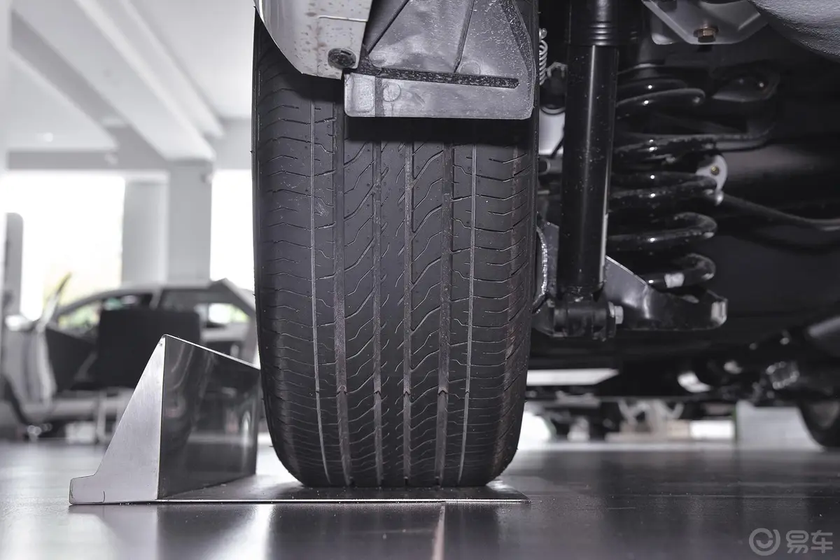 比亚迪M62.4L 双离合豪华版轮胎花纹