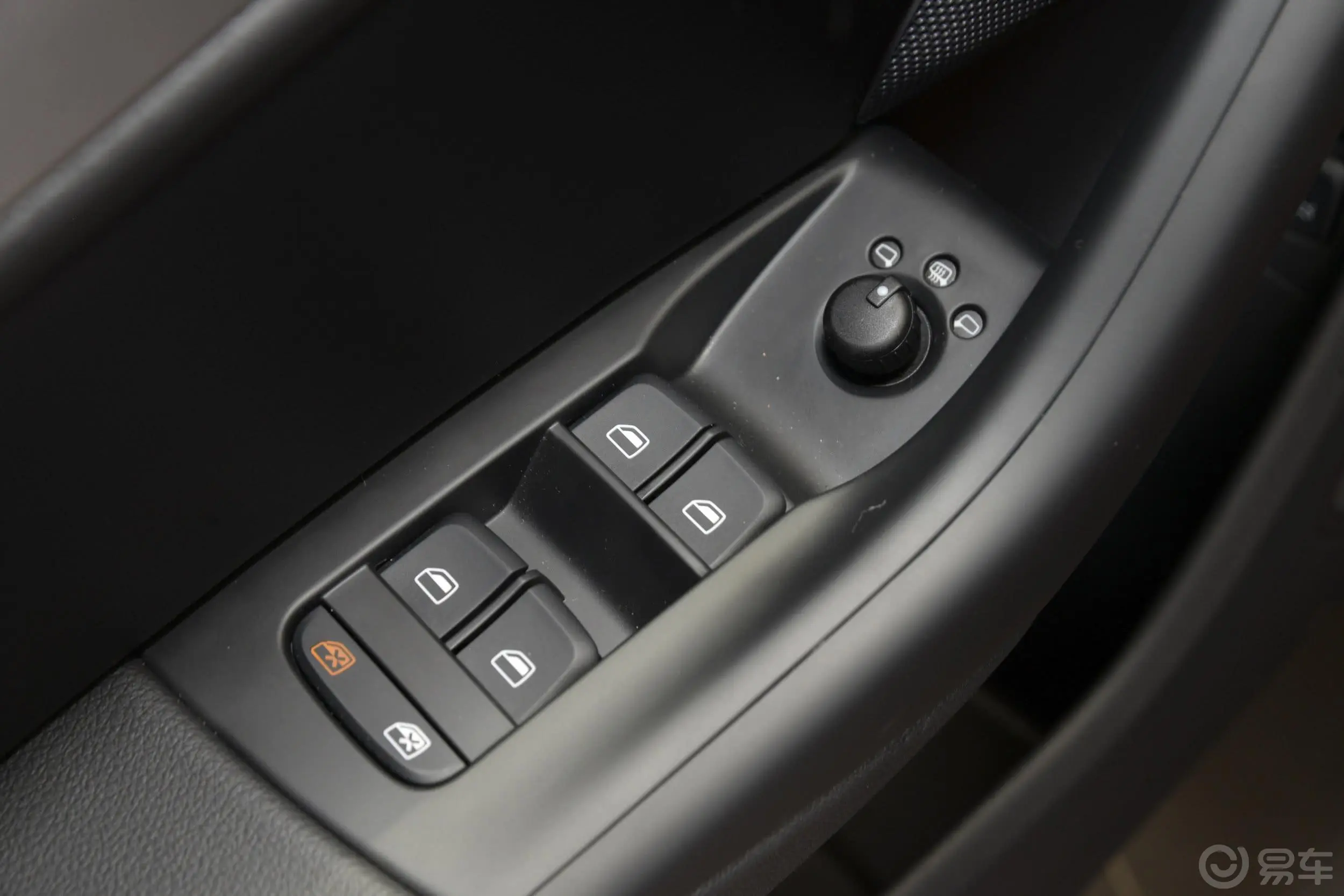 奥迪Q330 TFSI 标准型车窗升降键