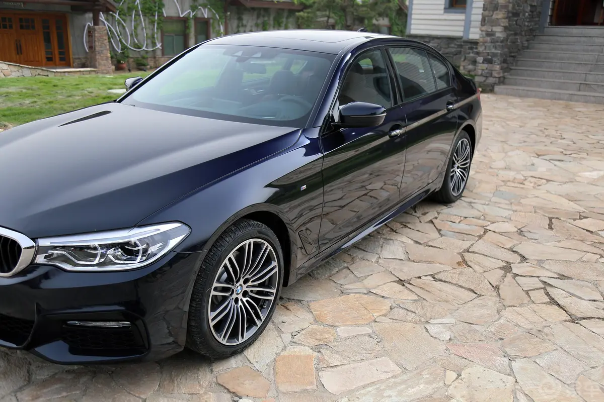 宝马5系530Li xDrive M运动套装外观