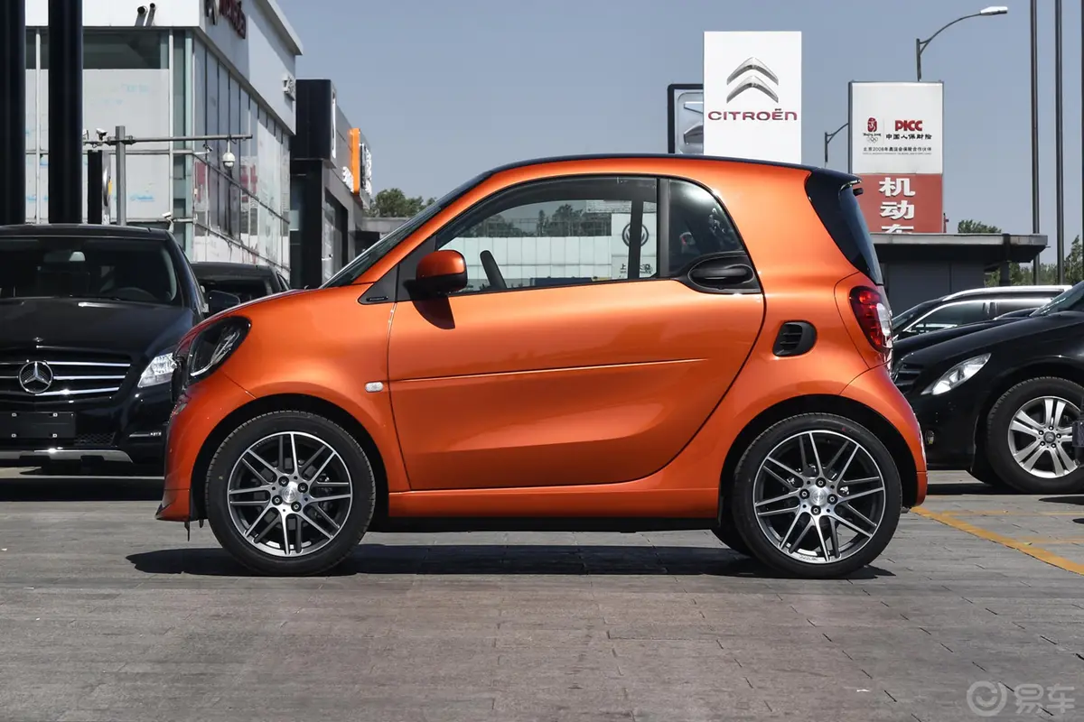 smart fortwo0.9T BRABUS Xclusive正侧车头向左水平